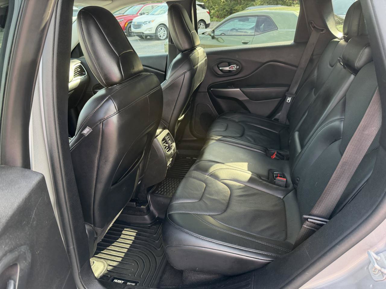 Used 2019 Jeep Cherokee Limited AWD/4WD image 12