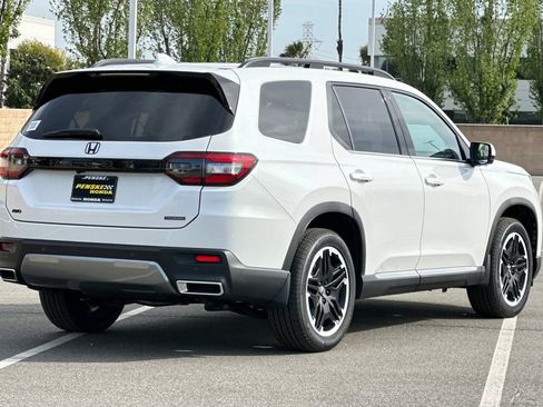 New 2026 Honda Pilot Touring image 4