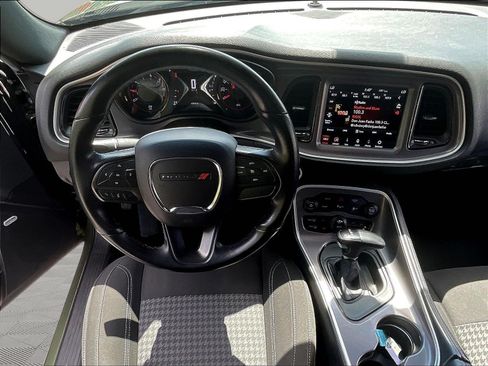 Used 2022 Dodge Challenger SXT w/ Driver Convenience Group AWD/4WD image 8