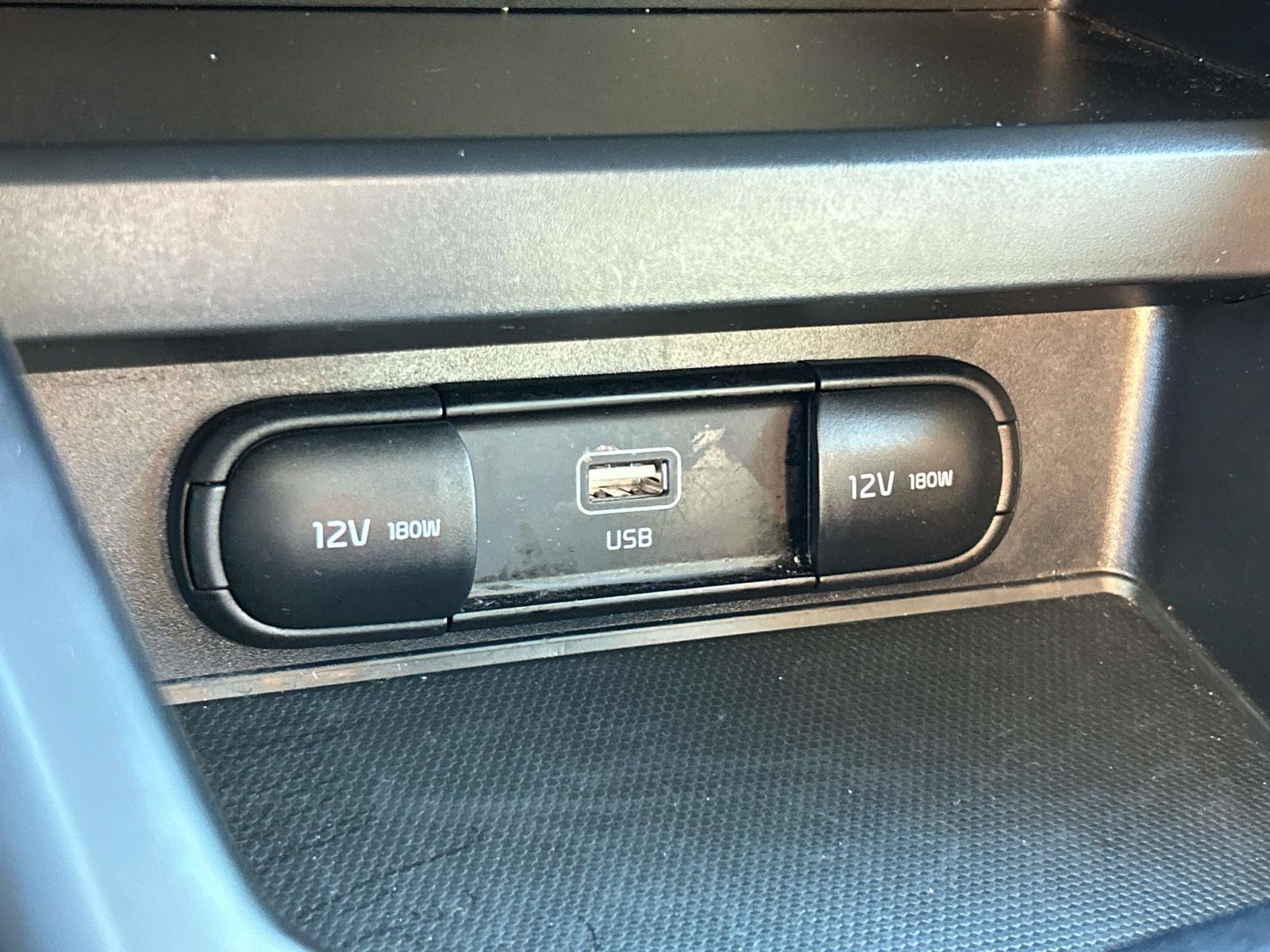 Used 2025 Kia Soul LX w/ LX Technology Package FWD image 30