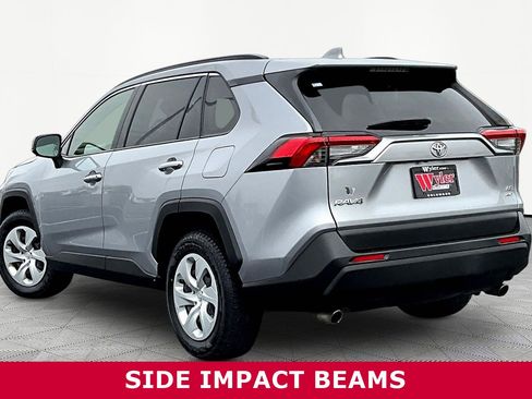 Used 2021 Toyota RAV4 LE image 4