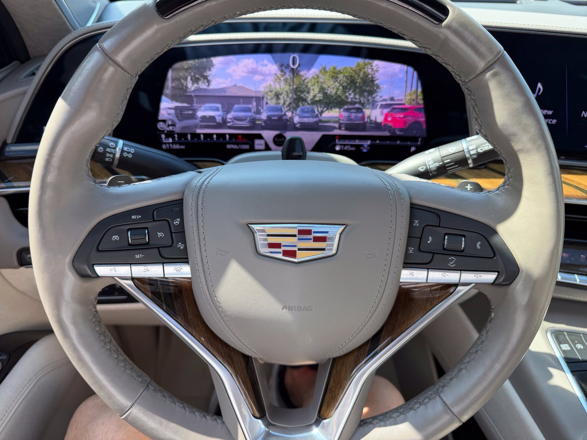 Used 2023 Cadillac Escalade Premium Luxury Platinum AWD/4WD image 25