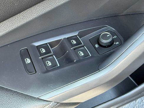Certified 2023 Volkswagen Jetta SE FWD image 12