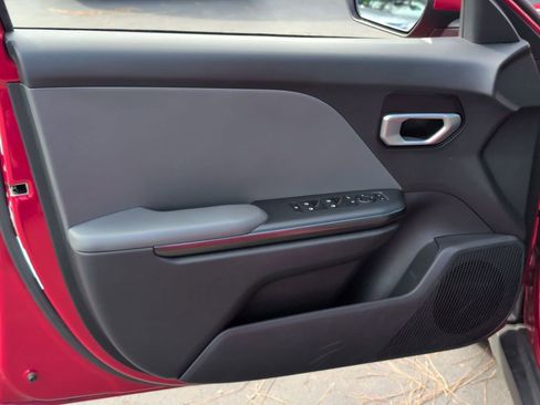 Used 2025 Kia K4 LXS image 11