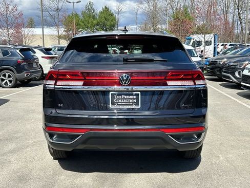 Certified 2025 Volkswagen Atlas Cross Sport SE image 3