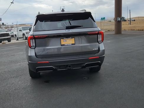 Used 2025 Ford Explorer ST-Line image 3