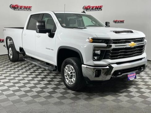 Used 2025 Chevrolet Silverado 2500 LT w/ Convenience Package AWD/4WD image 2