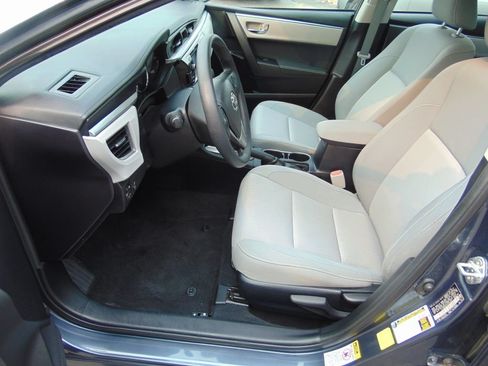 Used 2014 Toyota Corolla LE FWD image 2