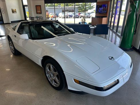 Used 1995 Chevrolet Corvette Coupe RWD image 9
