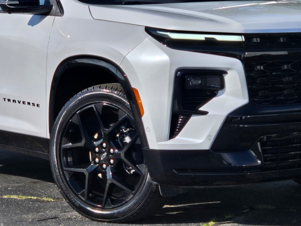 Certified 2024 Chevrolet Traverse RS AWD/4WD image 2