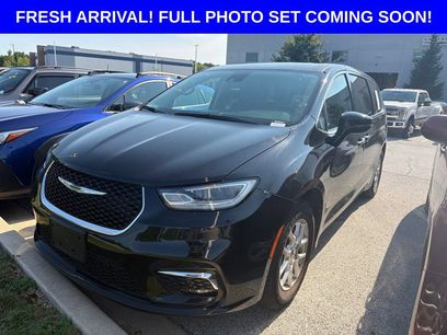 Used 2024 Chrysler Pacifica Touring-L