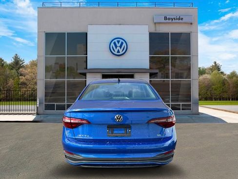 Certified 2023 Volkswagen Jetta SE w/ Panoramic Sunroof Package image 6