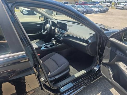 Used 2024 Nissan Altima 2.5 SV w/ SV Premium Package FWD image 41