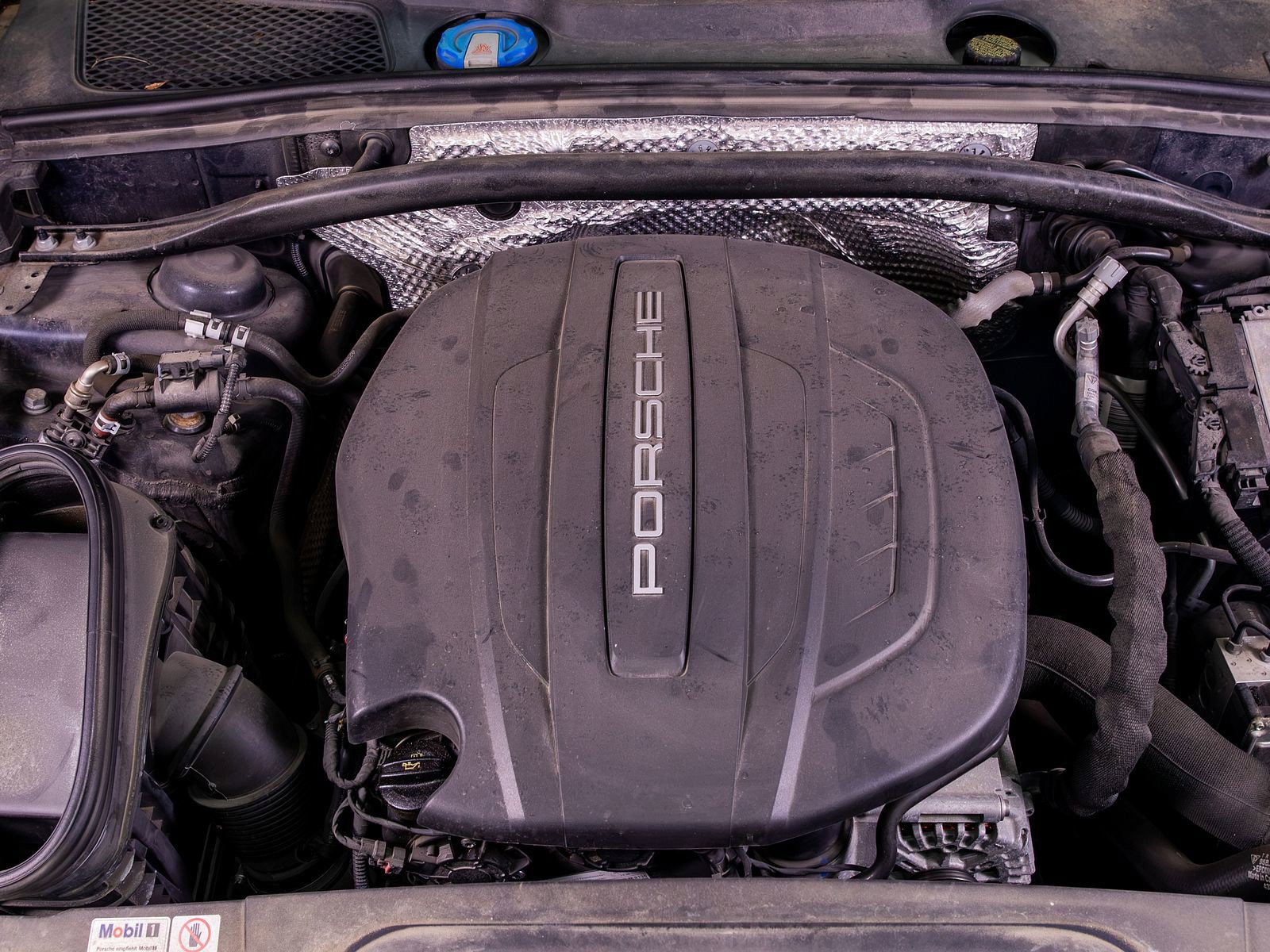 Used 2020 Porsche Macan AWD/4WD image 7