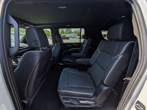 Used 2023 Cadillac Escalade ESV Premium Luxury w/ LPO, Floor Liner Package AWD/4WD image 31