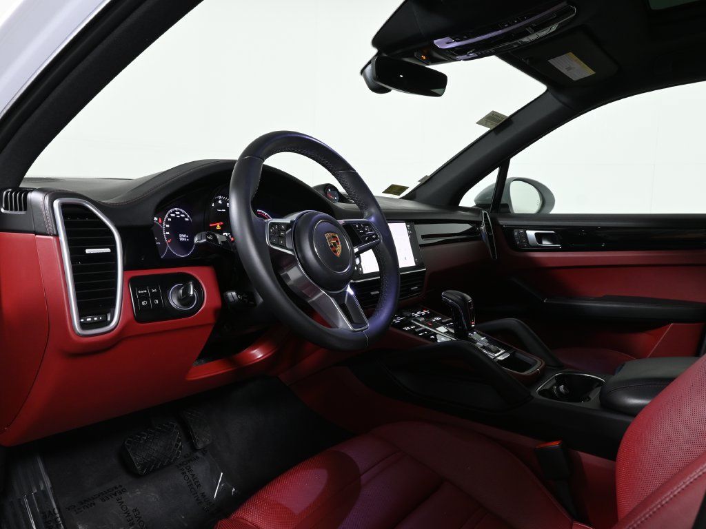 Used 2023 Porsche Cayenne AWD/4WD image 4