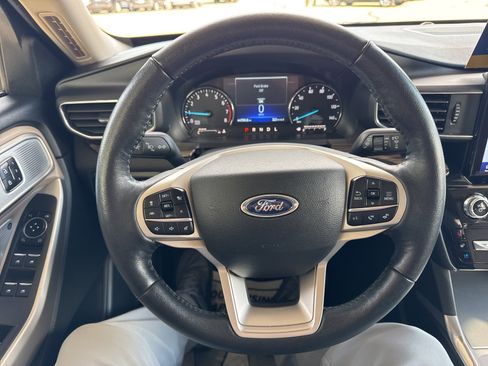 Certified 2022 Ford Explorer Limited w/ Limited Technology Package image 29