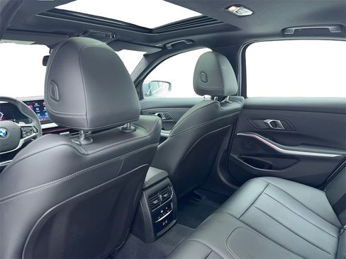 Used 2025 BMW 330i Sedan image 39