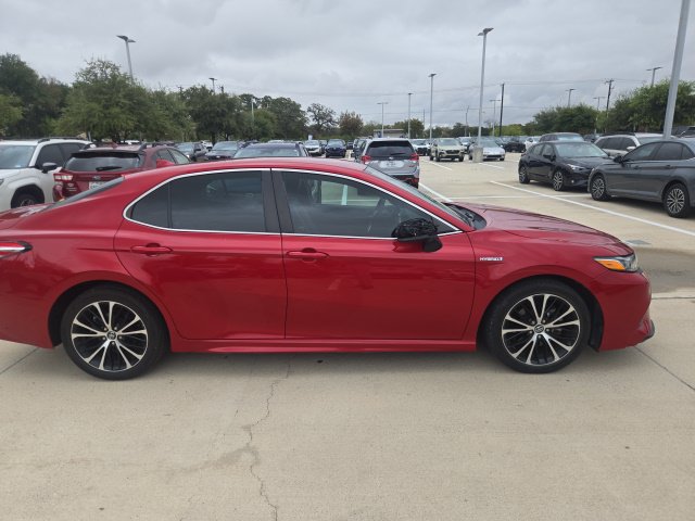 Used 2020 Toyota Camry SE FWD image 2