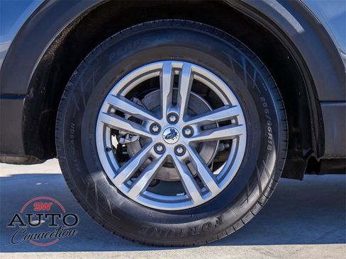 Used 2024 Ford Explorer XLT w/ Equipment Group 202A image 9