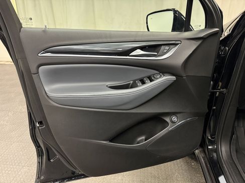 Used 2023 Buick Enclave Essence image 27