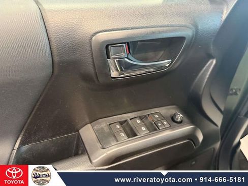 Used 2021 Toyota Tacoma TRD Off-Road w/ TRD Premium Off Road Package AWD/4WD image 12