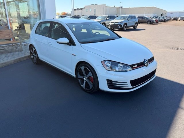 Used 2017 Volkswagen Golf 4-Door FWD image 4