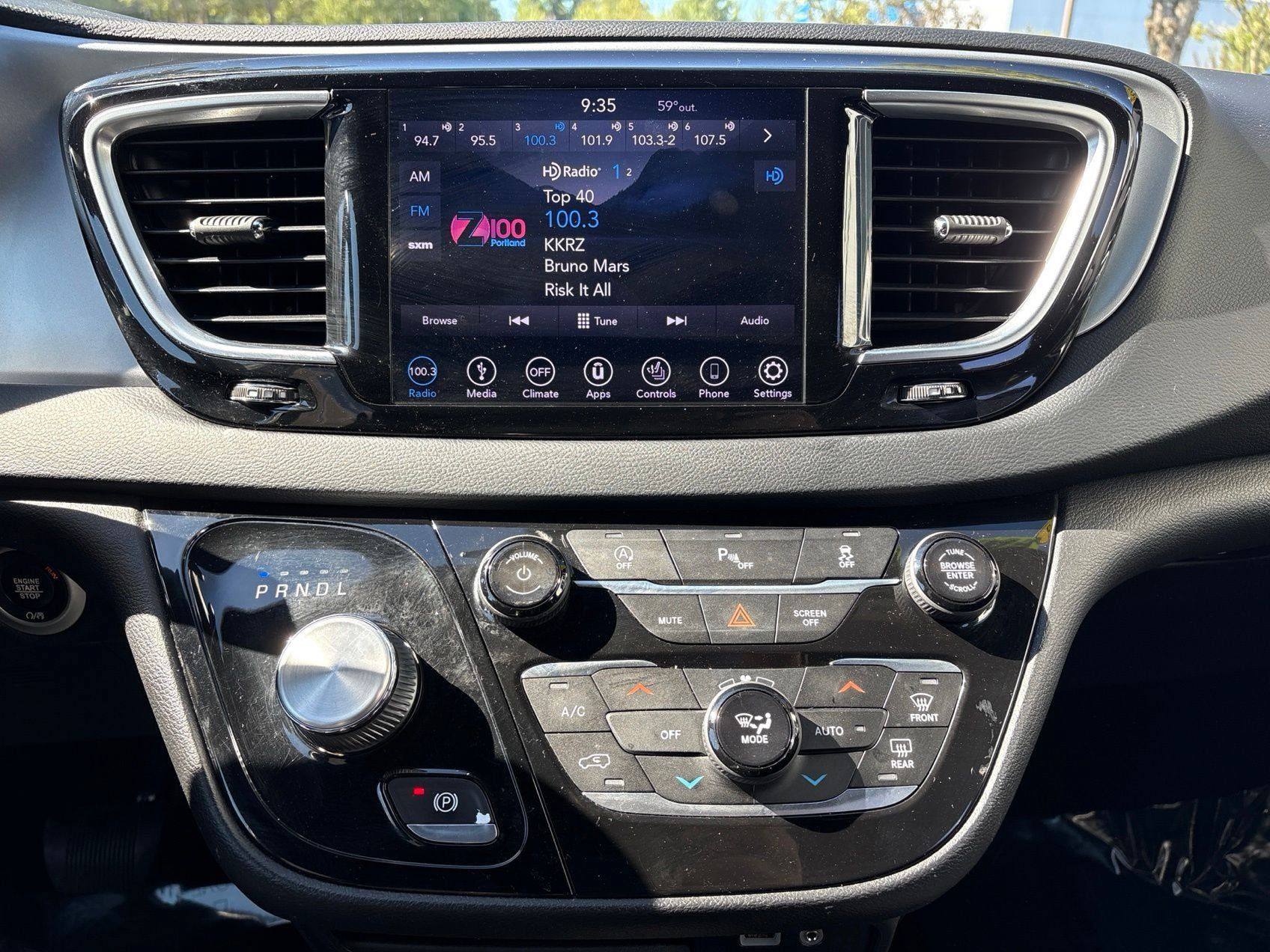 Used 2018 Chrysler Pacifica Touring-L w/ Premium Audio Group FWD image 23