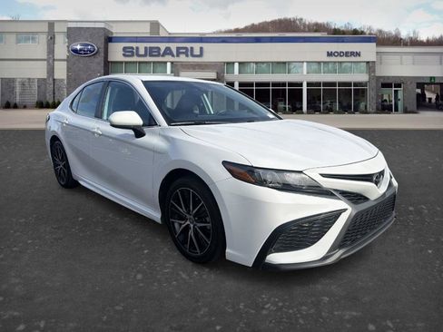Used 2021 Toyota Camry SE FWD image 3