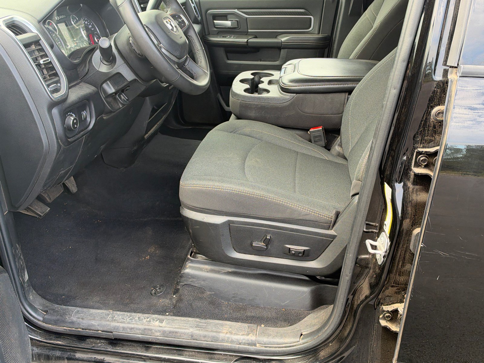 Used 2025 RAM 2500 Big Horn AWD/4WD image 9