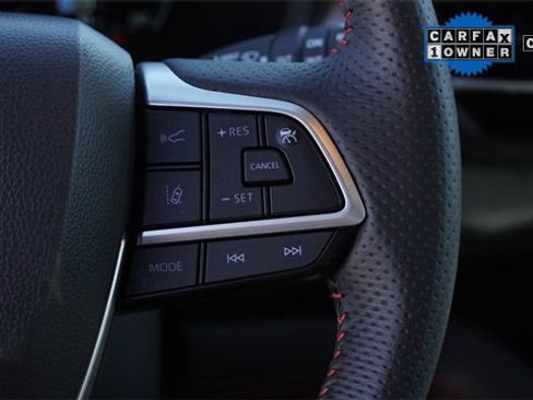 Used 2025 Toyota Sienna XSE w/ XSE Premium Package image 31