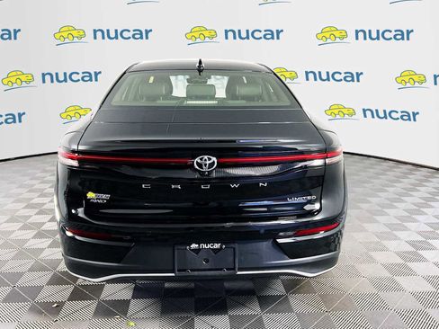 Used 2023 Toyota Crown Limited image 6