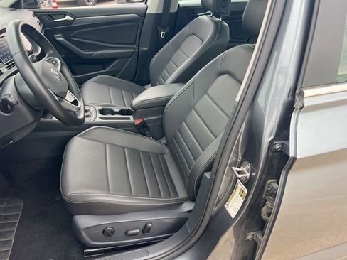 Used 2024 Volkswagen Jetta SE image 6