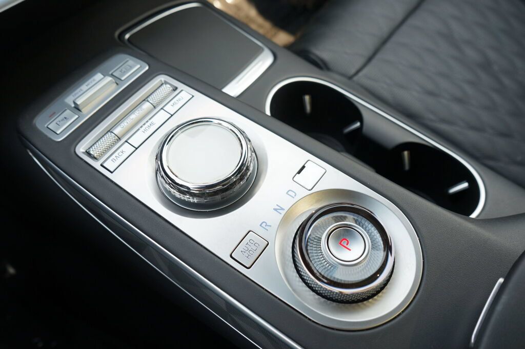Used 2024 Genesis GV70 3.5T Sport w/ Sport Advanced Package AWD/4WD image 21