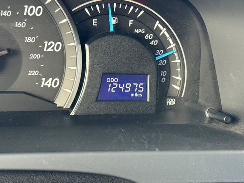 Used 2012 Toyota Camry LE FWD image 32