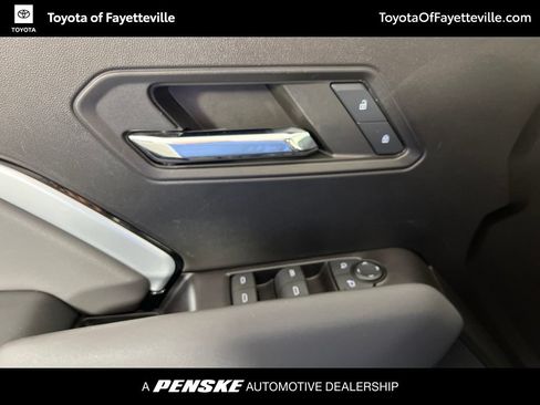 Used 2024 Chevrolet Colorado Z71 w/ Z71 Convenience Package 2 AWD/4WD image 21