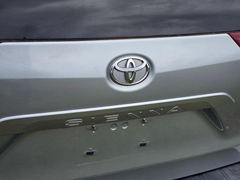 Used 2020 Toyota Sienna XLE image 15