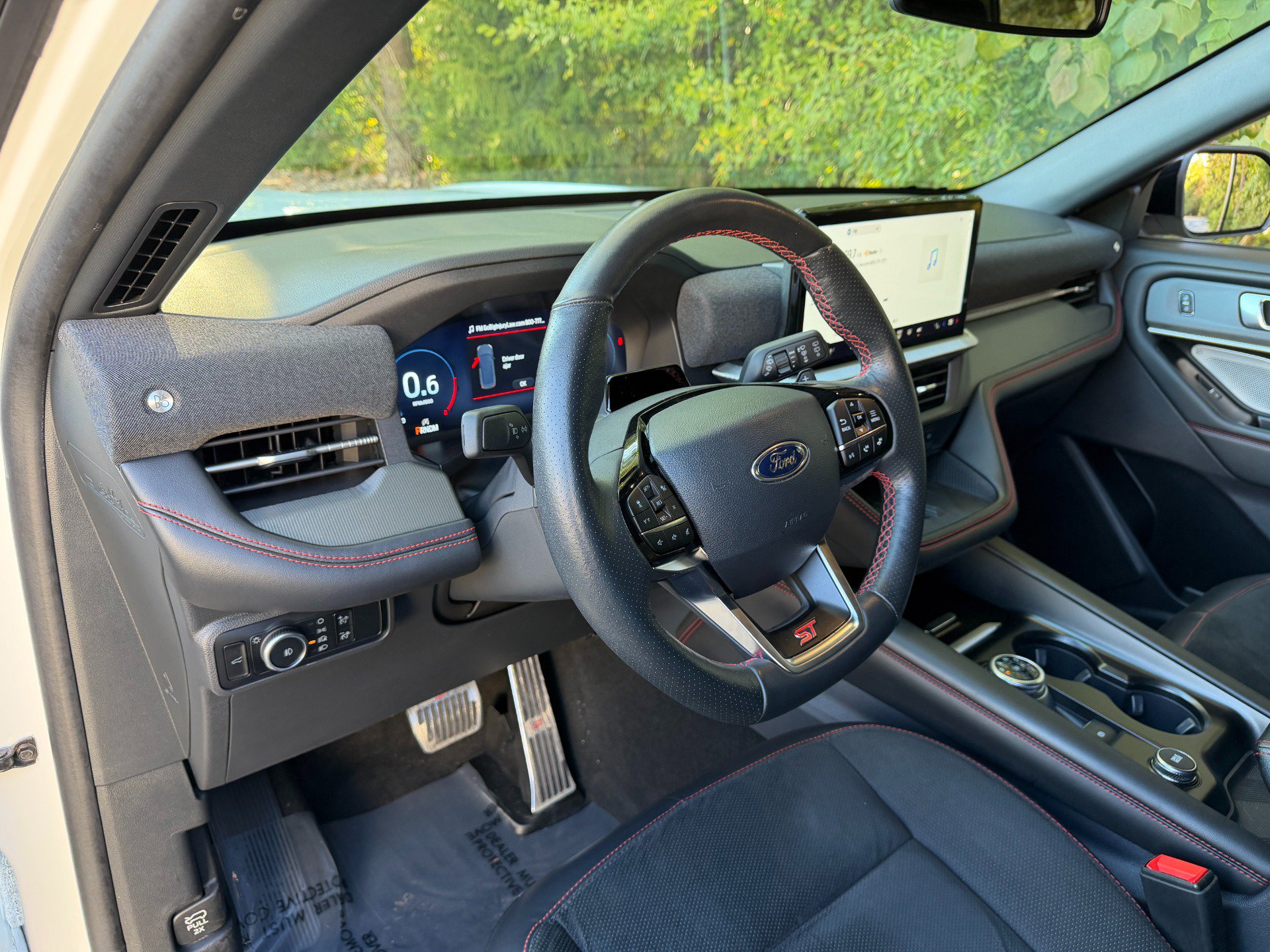 Used 2025 Ford Explorer ST AWD/4WD image 33