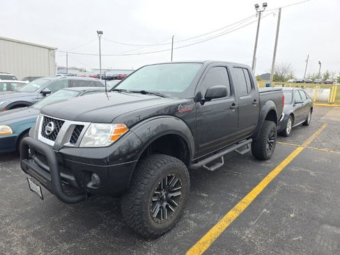 Used 2019 Nissan Frontier SV image 1