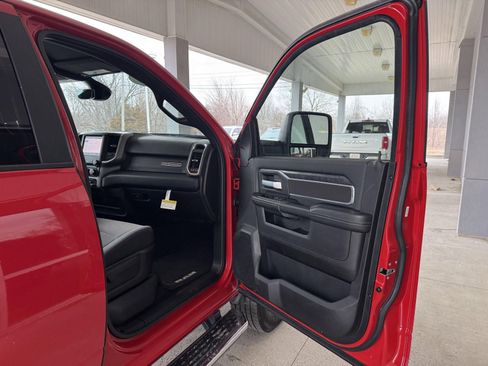 Used 2024 RAM 2500 Big Horn w/ Bed Utility Group image 28