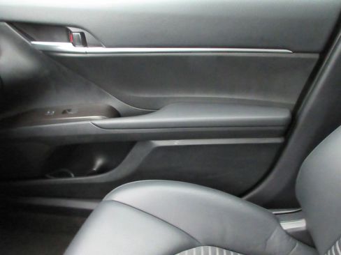 Used 2024 Toyota Camry SE FWD image 31