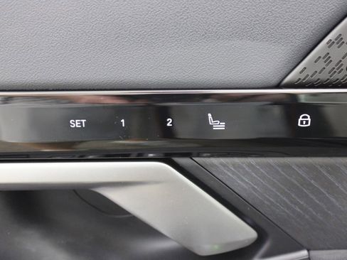 Used 2024 BMW 530i w/ Convenience Package image 18