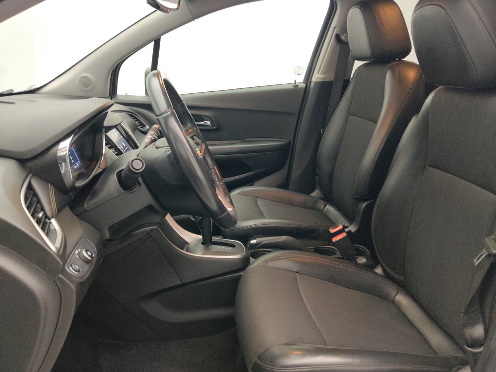 Used 2021 Chevrolet Trax LT w/ Driver Confidence Package FWD image 17