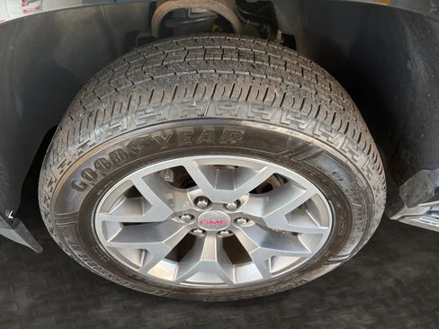Used 2017 GMC Yukon SLT AWD/4WD image 38