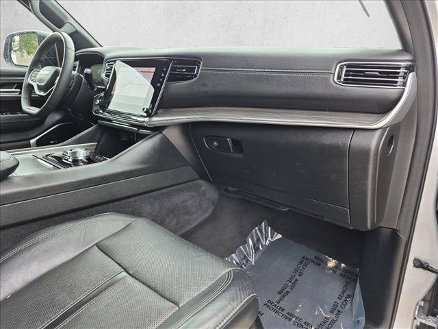 Used 2024 Jeep Wagoneer L Series II w/ Flexible Seating Group AWD/4WD image 23