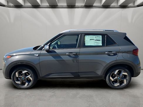 Used 2025 Hyundai Venue SEL image 2