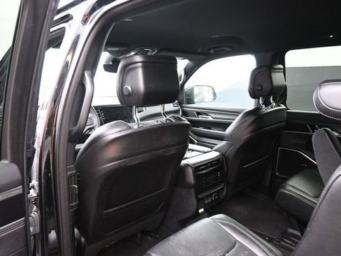 Used 2024 Jeep Wagoneer Series II AWD/4WD image 15