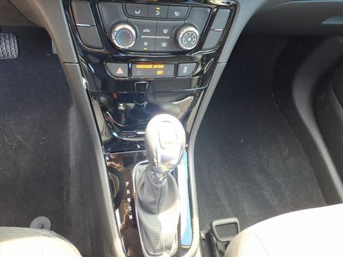 Certified 2022 Buick Encore Preferred image 12
