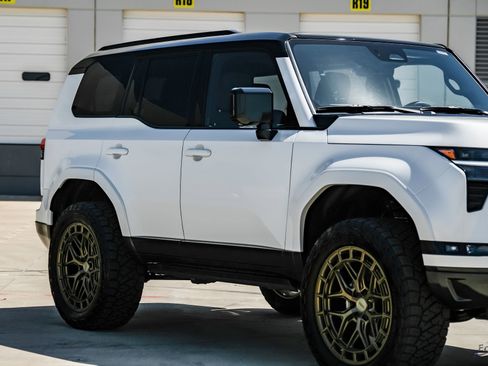 Used 2025 Lexus GX 550 w/ Accessory Package (2T) image 24