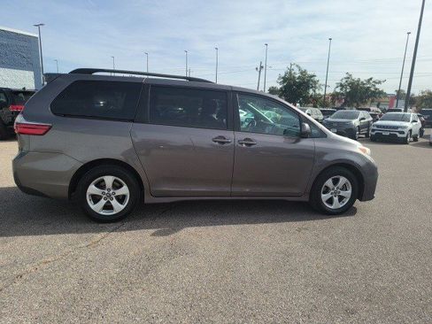 Used 2020 Toyota Sienna LE image 6